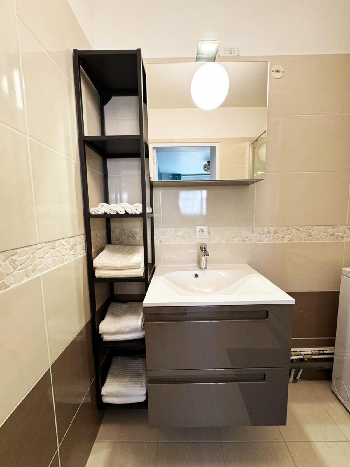 Appartement Magnolia 40M2, Parking Et Wifi Gratuit Монтеврен Экстерьер фото